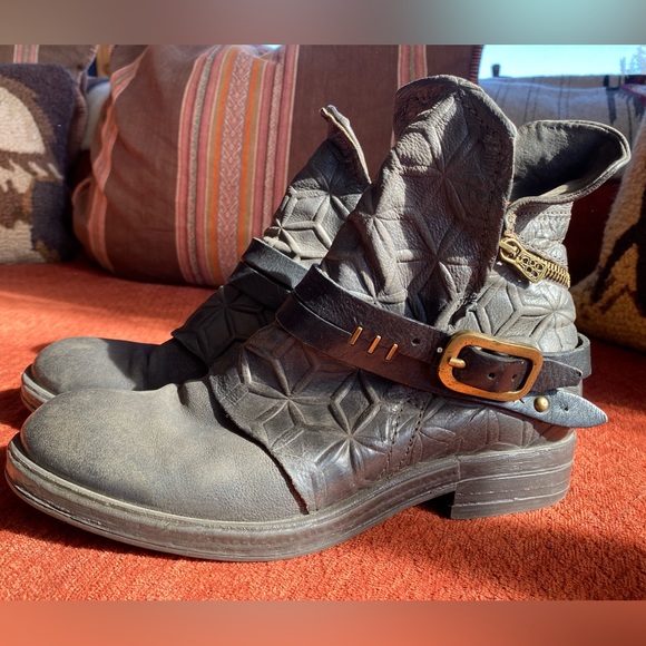 A.S.98 Isha Bootie - Picture 4 of 15